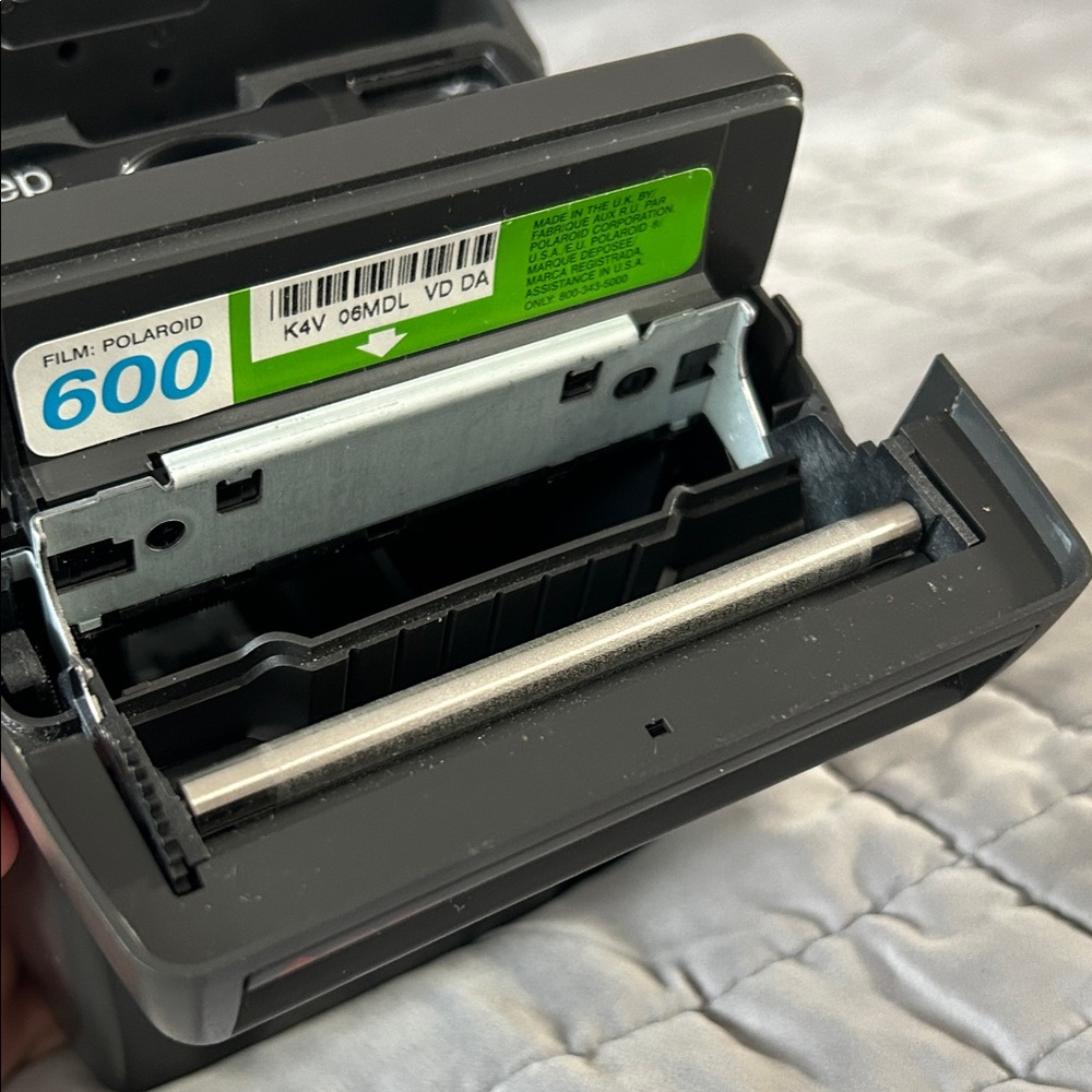 Polaroid OneStep Closeup Instant Camera - Charcoal Gray - Picture 5 of 5